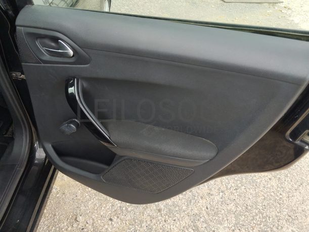 Peugeot 208 · Ano 2016