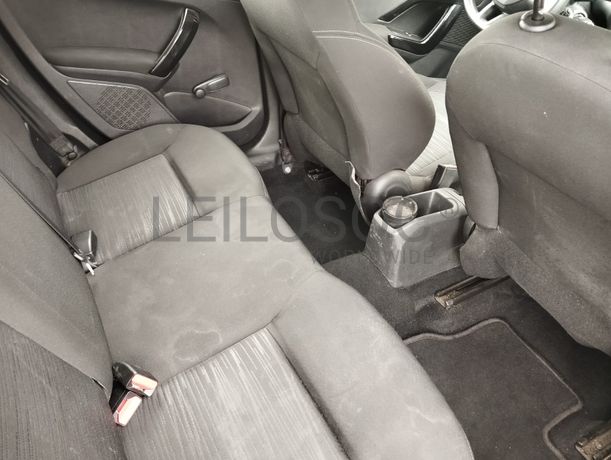 Peugeot 208 · Ano 2016