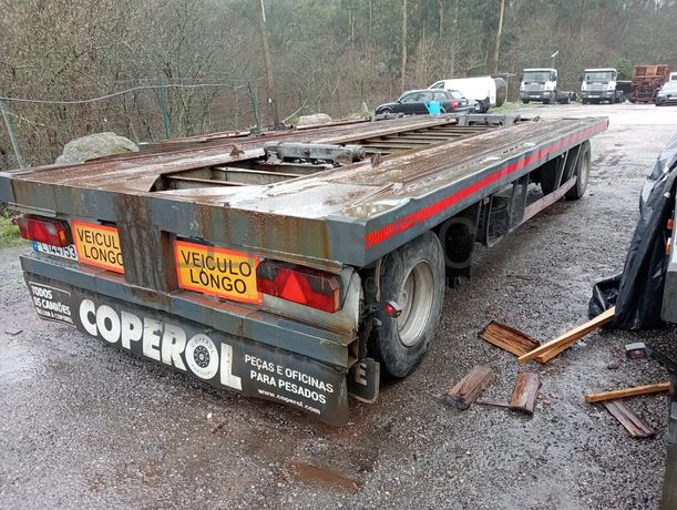 Reboque porta contentores