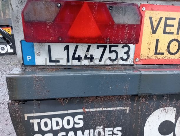 Reboque porta contentores