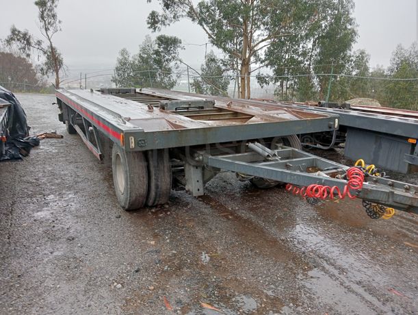 Reboque porta contentores