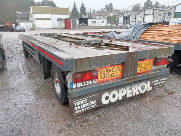 Reboque porta contentores