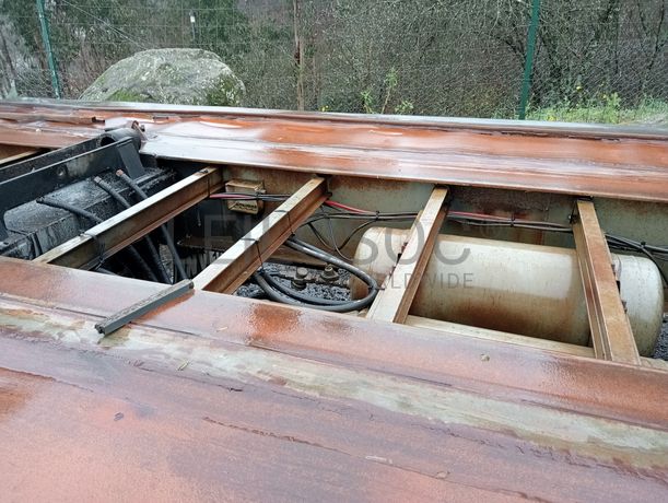 Reboque porta contentores