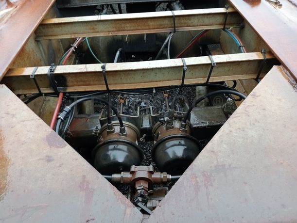 Reboque porta contentores