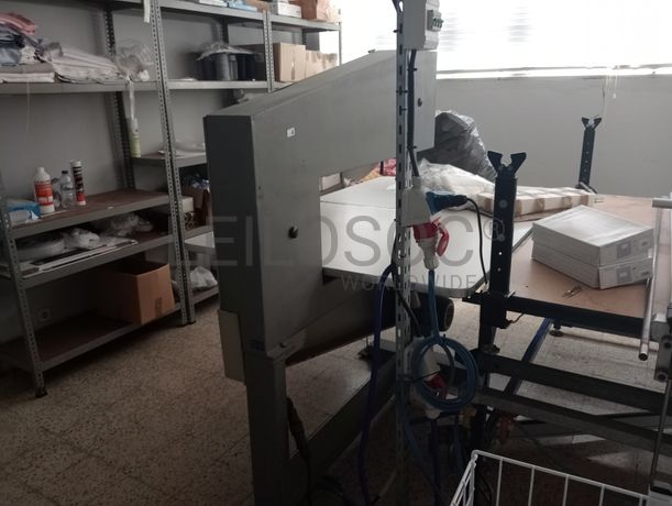 Carro de Estender Malha · Tesoura e Régua de corte · Serra de fita