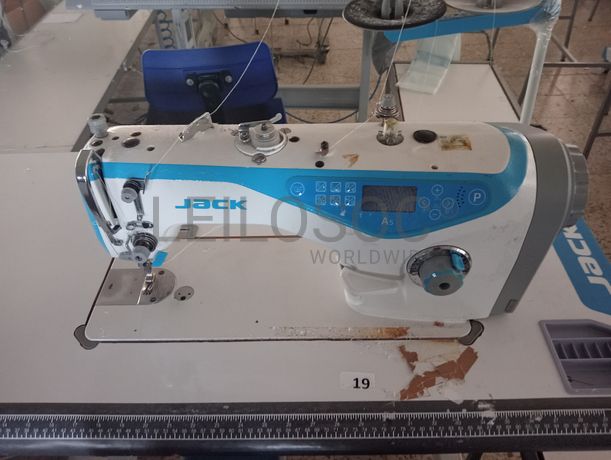 Máquinas de Ponto Corrido · Máquina de Mosquear · Máquina de Corte e Cose · Máquina de Virar Punhos e Colarinhos