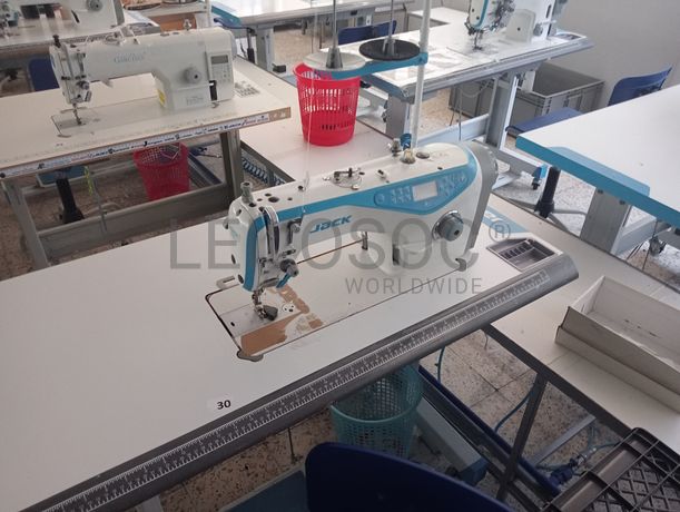 Mesa de Dobrar · Máquinas de Pregar Botões · Máquina de Casear · Máquinas de Ponto Corrido · Máquina de 2 Agulhas