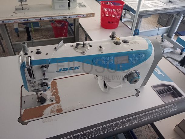 Mesa de Dobrar · Máquinas de Pregar Botões · Máquina de Casear · Máquinas de Ponto Corrido · Máquina de 2 Agulhas