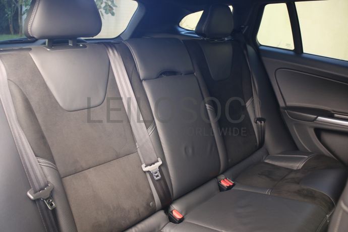 Volvo V60 Híbrido Plug-in · Ano 2017