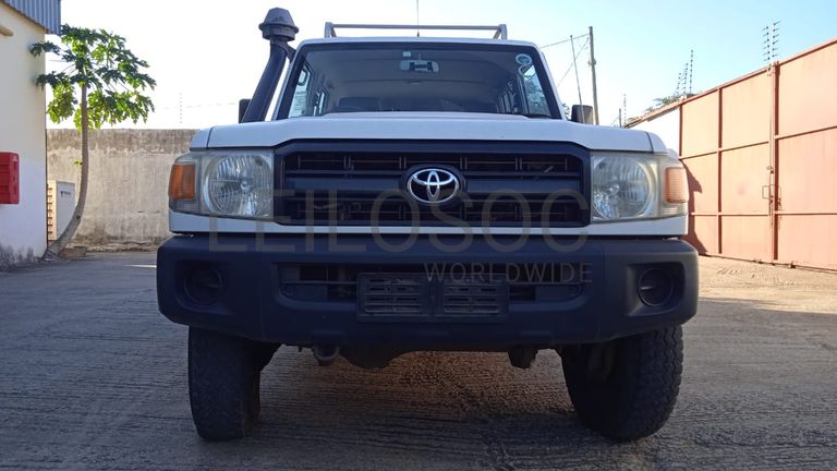 Toyota Land Cruiser · Ano 2013