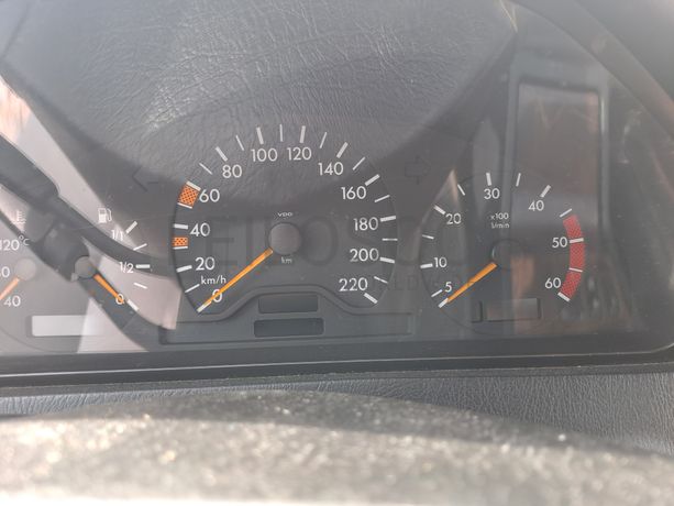 Mercedes-Benz C220 CDI · Ano 2000