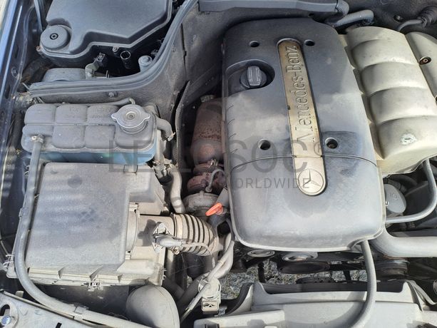 Mercedes-Benz C220 CDI · Ano 2000