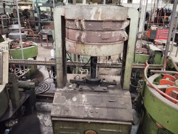 Prensa de Vulcanização de Pneus