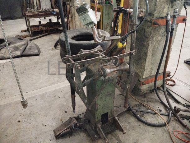 Equipamento de Inspeção e Reparação · Equipamento Rodar Pneus · Prensas Manuais · Esmeril