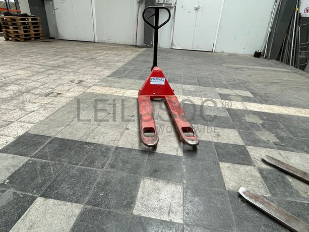 Porta paletes · Paletes de madeira