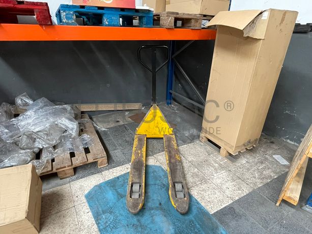 Porta paletes · Paletes de madeira