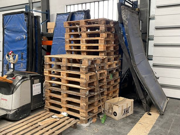 Porta paletes · Paletes de madeira