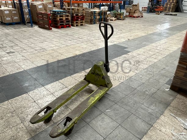 Porta paletes · Paletes de madeira