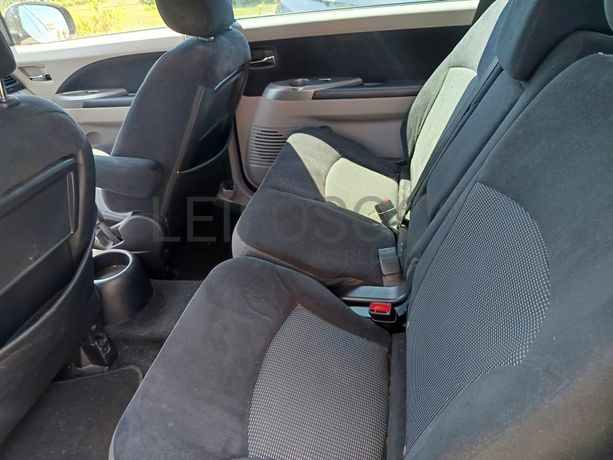 Mitsubishi Grandis 2.0 DI-D · 7 Lugares