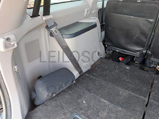 Mitsubishi Grandis 2.0 DI-D · 7 Lugares