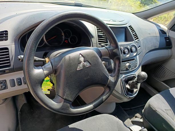 Mitsubishi Grandis 2.0 DI-D · 7 Lugares
