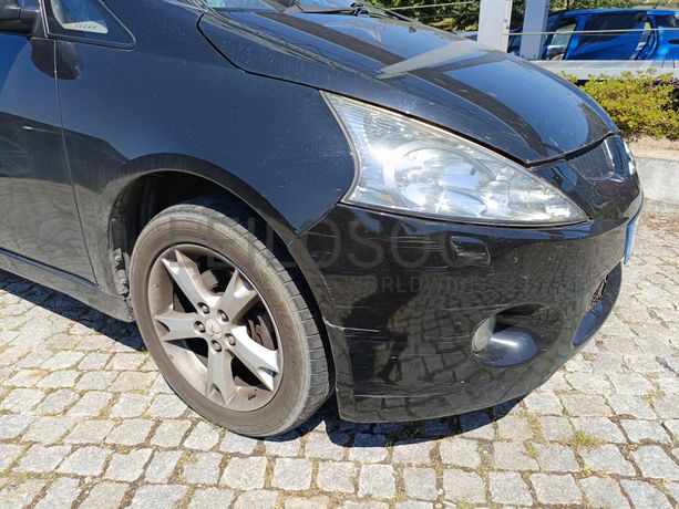 Mitsubishi Grandis 2.0 DI-D · 7 Lugares