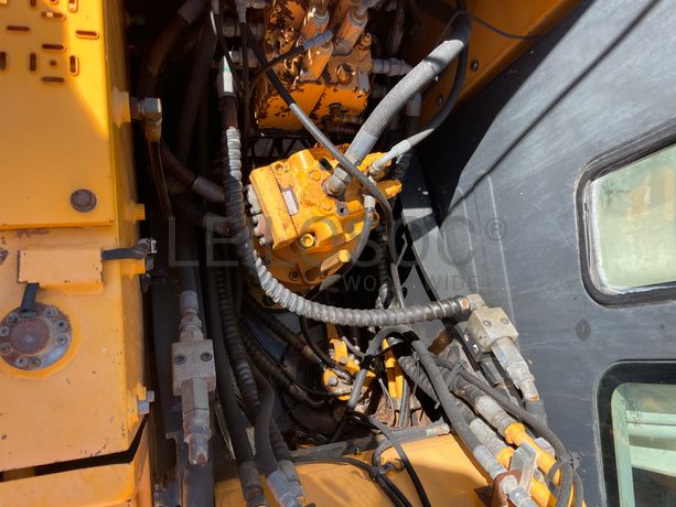 Escavadora Rastos Hyundai