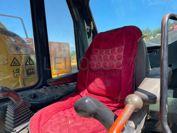 Escavadora Rastos Komatsu