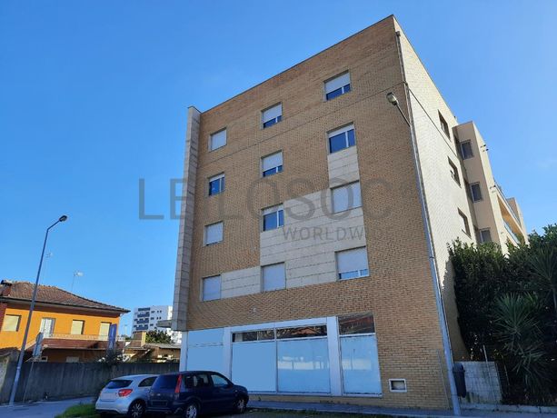 Apartamento T3 Duplex c/ 2 Lugares de Garagem · Trofa