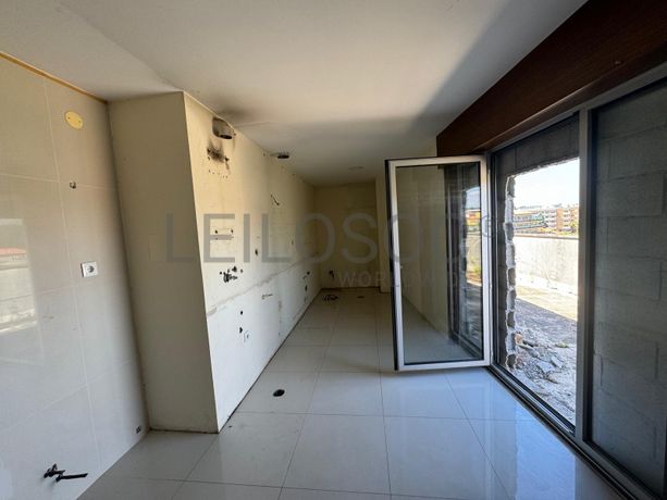 Apartamento T3 Duplex c/ 2 Lugares de Garagem · Trofa