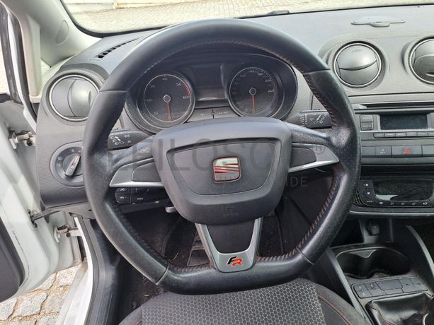 Seat Ibiza 1.6 TDI · Ano 2013