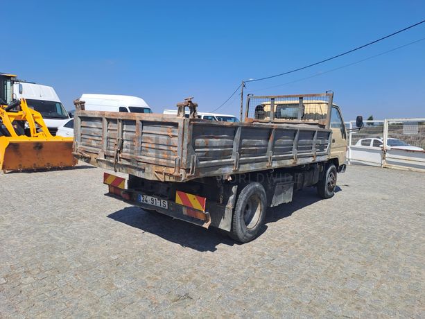 Toyota Dyna 250 · Basculante · Ano 1997