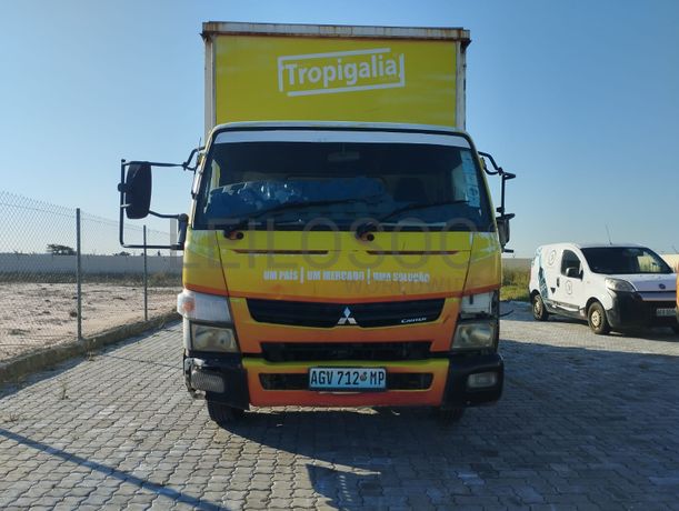 Viatura marca Mitsubishi Canter