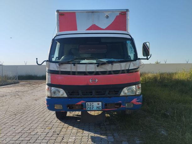 Viatura marca Toyota Dutro