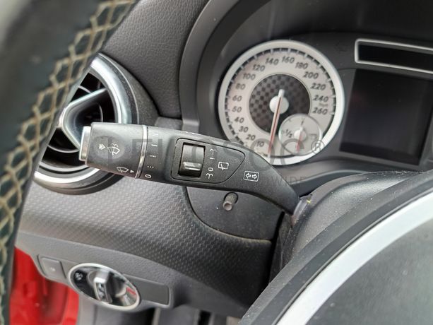 Mercedes-Benz A180 1.5 CDI · Ano 2013