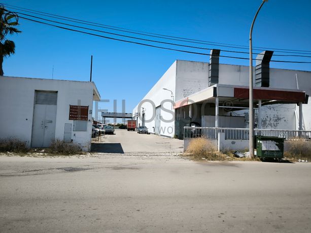 Edifício Comercial c/ 2 pisos · Zona Industrial das Arroteias, Moita