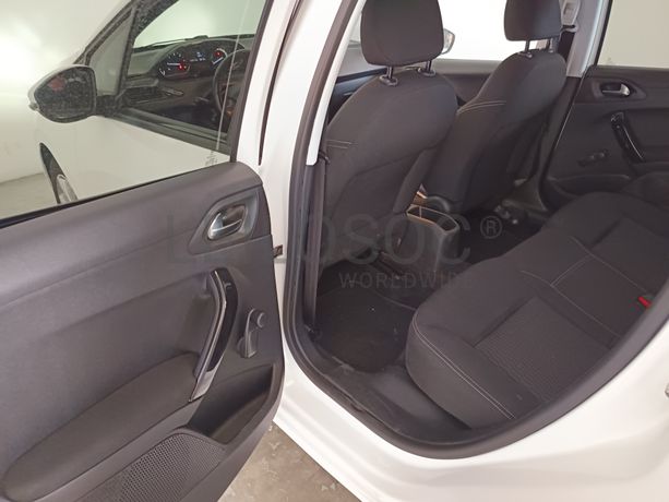 Peugeot 208 · Ano 2016