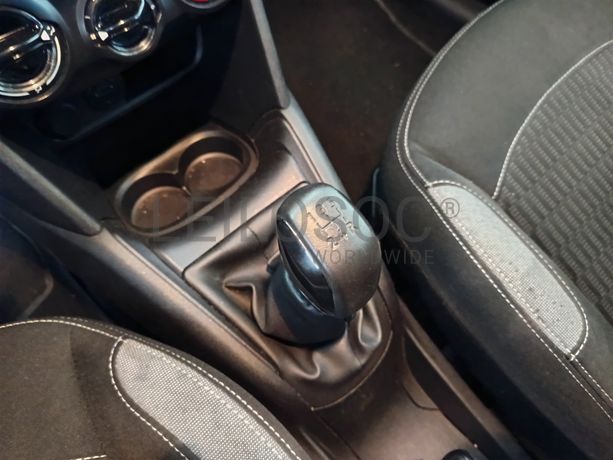 Peugeot 208 · Ano 2016