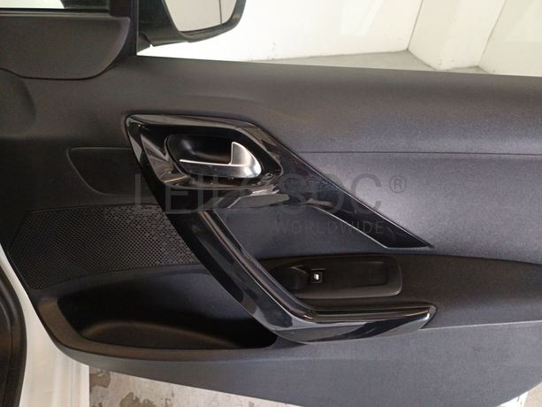 Peugeot 208 · Ano 2016