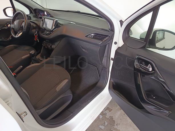 Peugeot 208 · Ano 2016