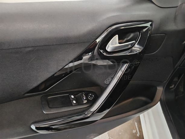 Peugeot 208 · Ano 2016