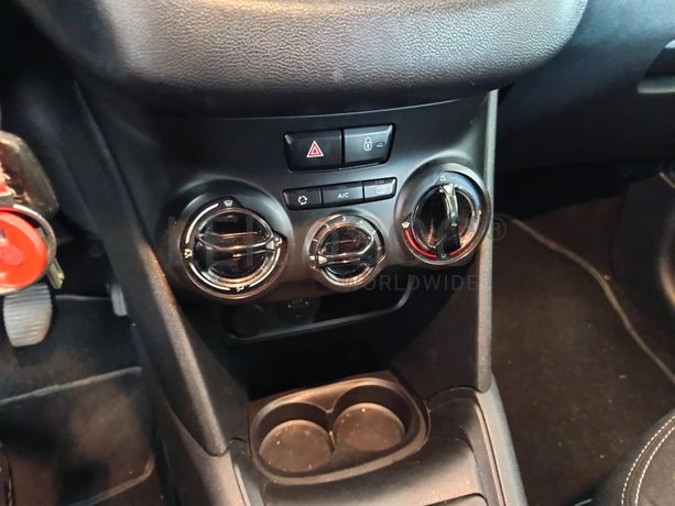 Peugeot 208 · Ano 2016