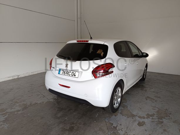 Peugeot 208 · Ano 2016