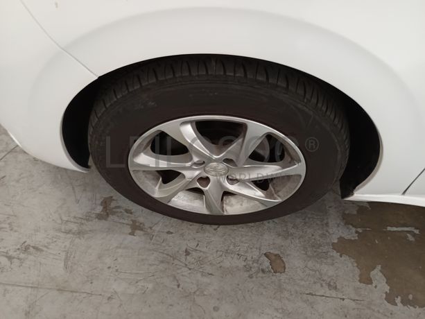 Peugeot 208 · Ano 2016