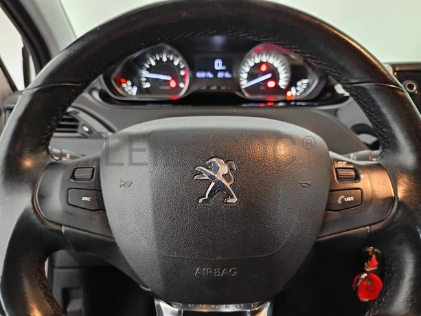 Peugeot 208 · Ano 2016