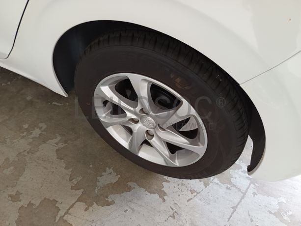 Peugeot 208 · Ano 2016