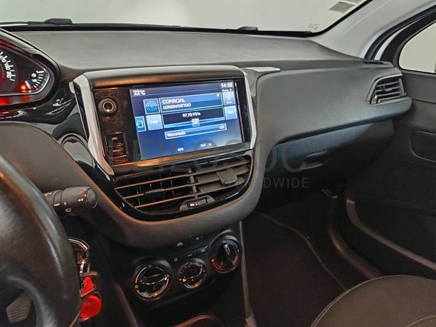 Peugeot 208 · Ano 2016