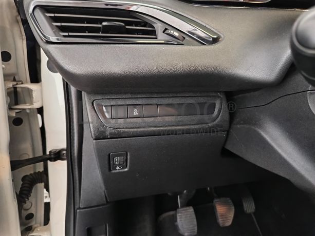 Peugeot 208 · Ano 2016