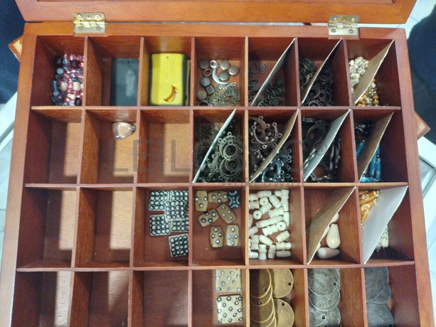 Totalidade · Material de Costura · Artigos de Retrosaria · Mobiliário de Escritório · Expositores