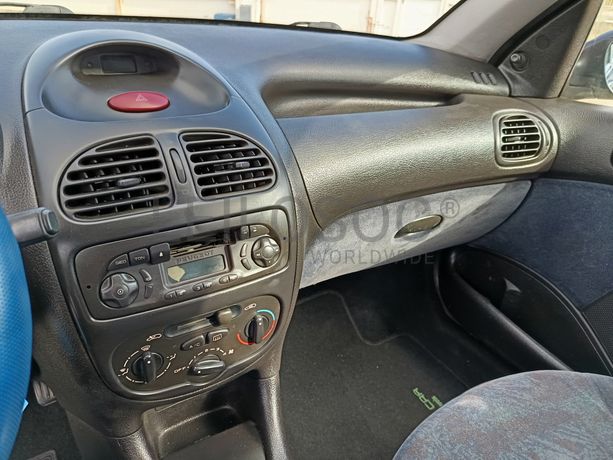 Peugeot 206 · Ano 1999